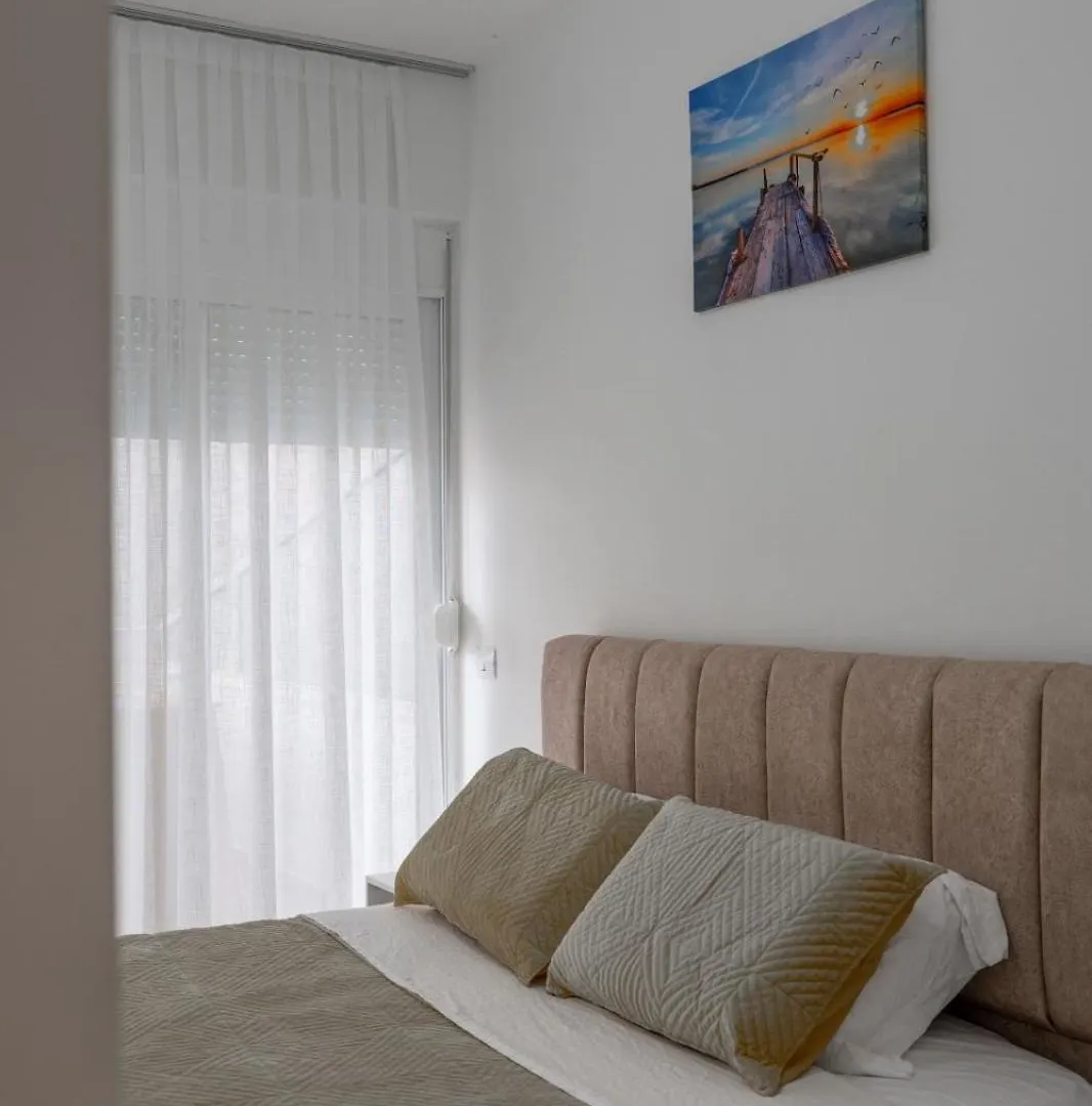 Esel Apartments Sarande 0*,  Albania