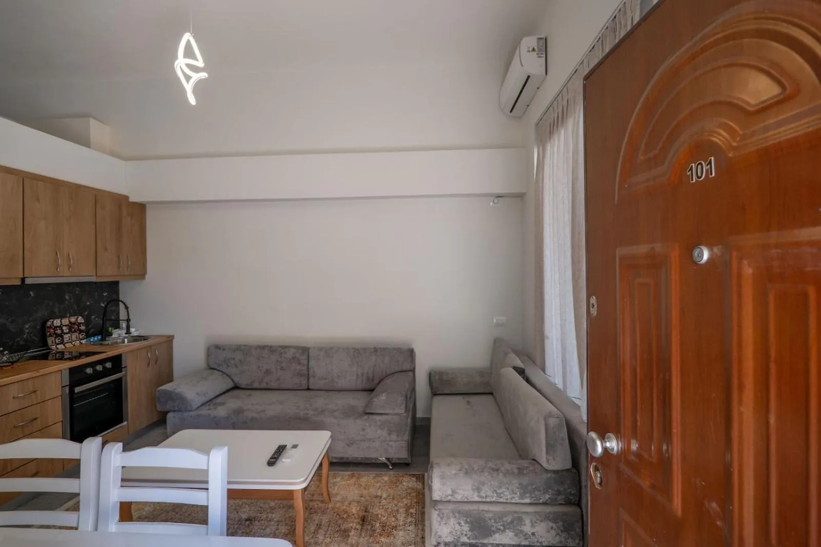 Esel Apartments Sarande